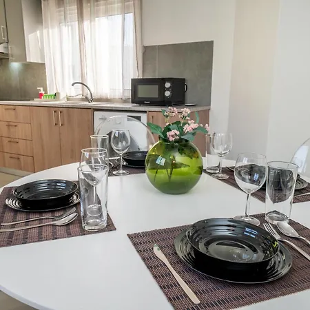 2 Bedroom Flat 公寓 *