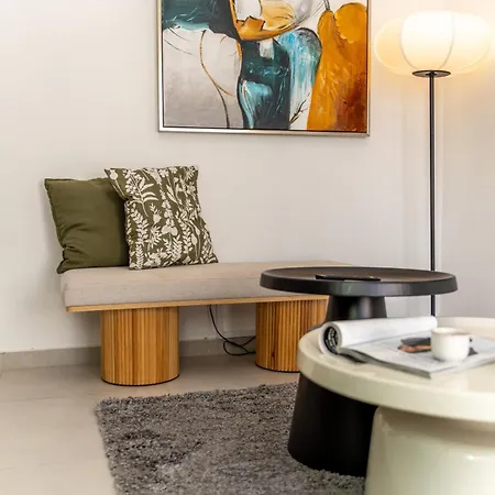 2 Bedroom Flat Апартаменти