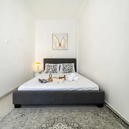 2 Bedroom Flat Апартаменти